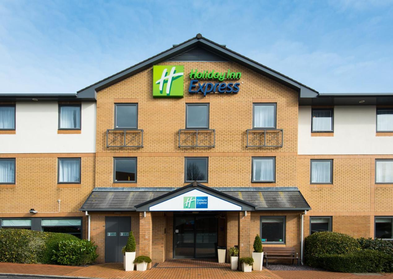Express East By Ihg Hotel