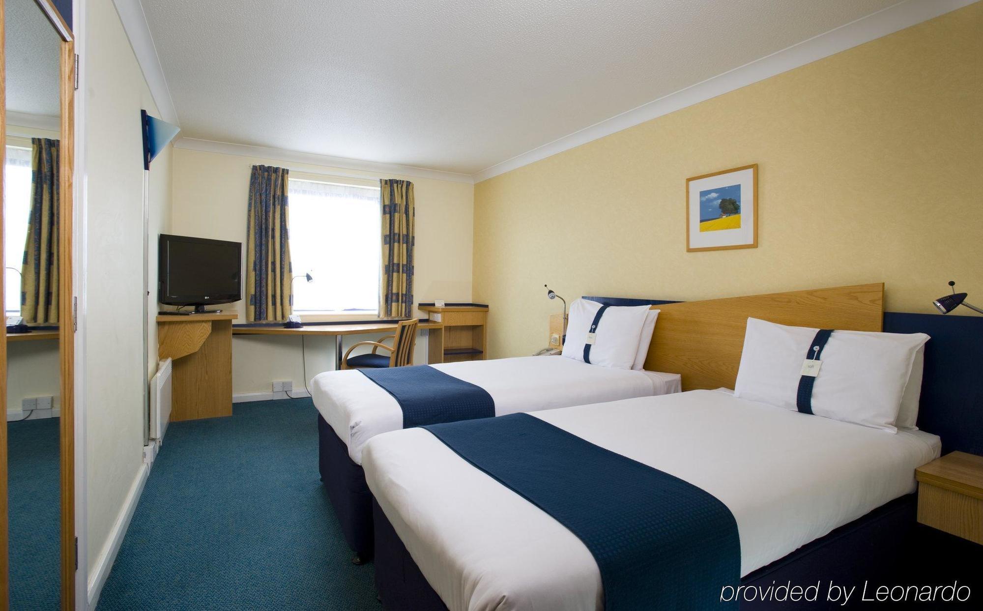 Express East By Ihg Hotel