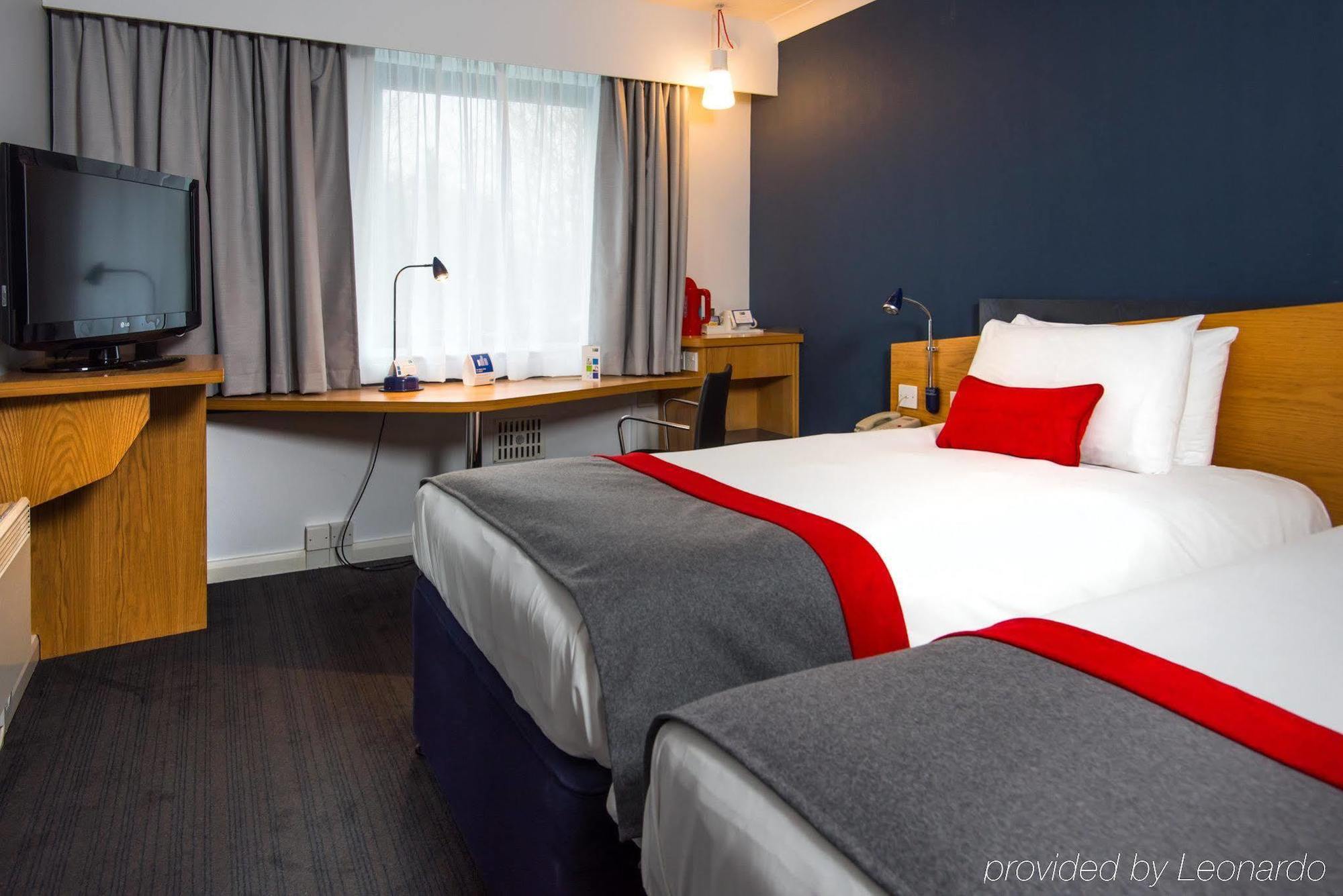 Express East By Ihg Hotel